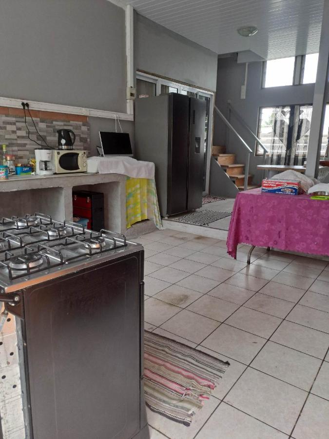 הוסטל Faaa Laure Hebergement Loue Des Lits En Dortoir מראה חיצוני תמונה